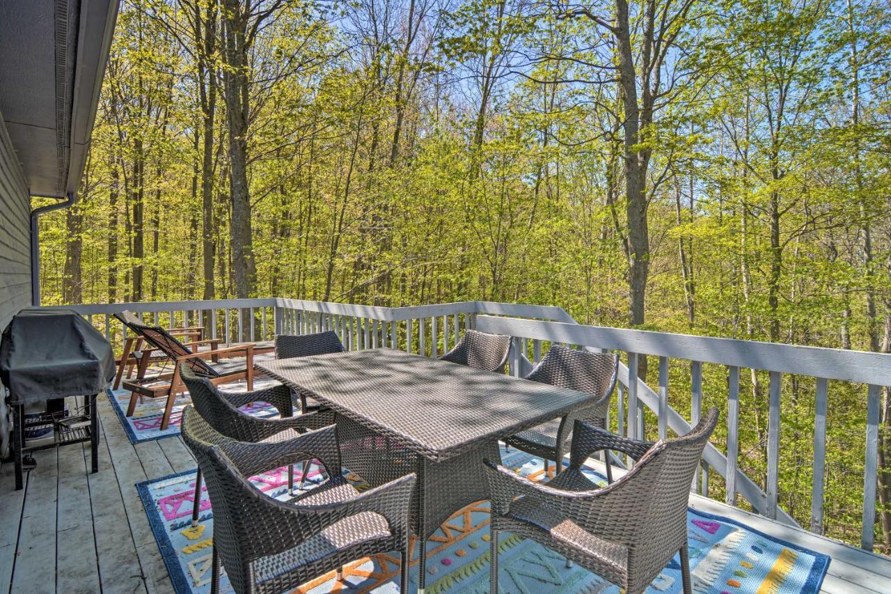Resort-Style Harbor Springs Home With 2 Decks! Extérieur photo