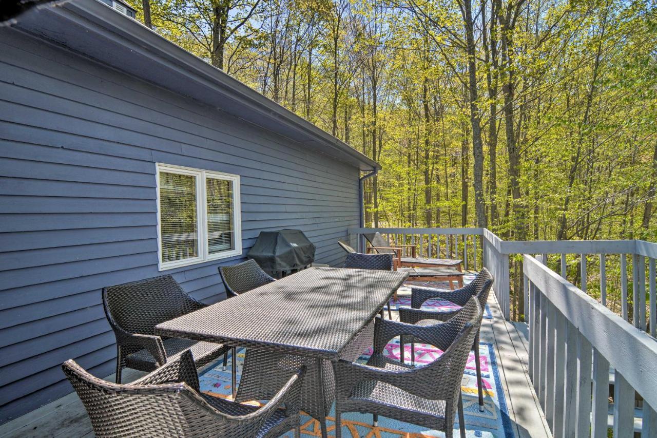 Resort-Style Harbor Springs Home With 2 Decks! Extérieur photo