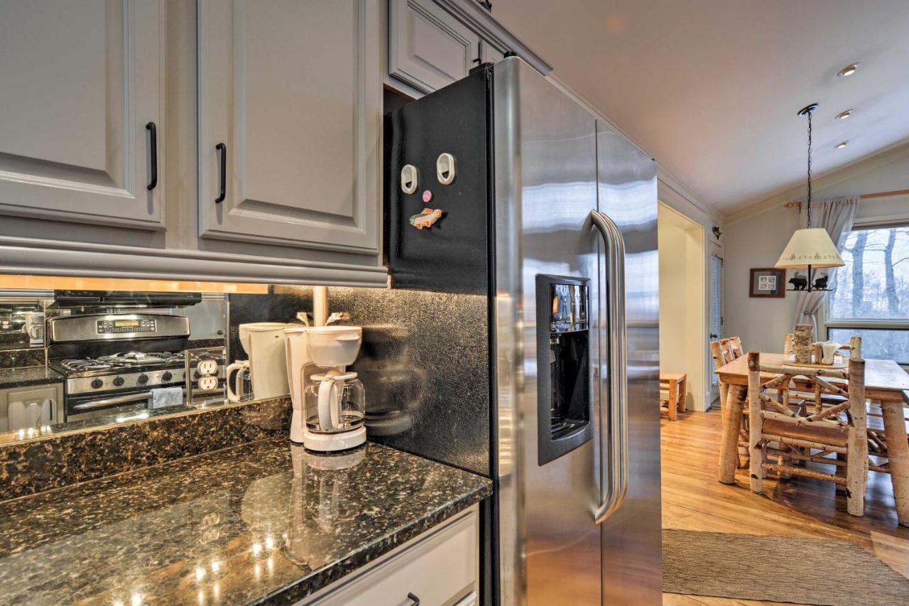 Resort-Style Harbor Springs Home With 2 Decks! Extérieur photo